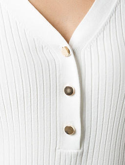 D39.337 Джемпер женский натуральный белый