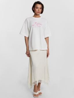 Футболка Mark Formelle x Ольга Бузова белая с надписью"В этом мире я королева"