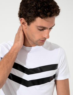 Белая облегающая футболка