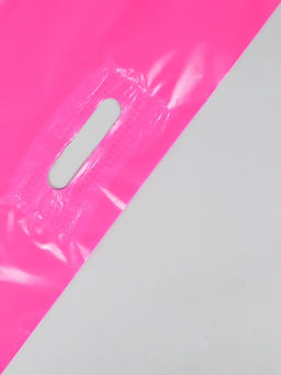 Цена за 50 шт. Пакет полиэтиленовый с вырубной ручкой, Фуксия 40х50 см, 60 мкм
