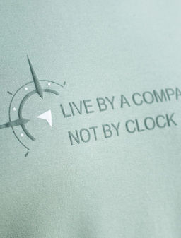 Футболка базовая полуприлегающая из премиального хлопка с принтом - Vilatte фото 2