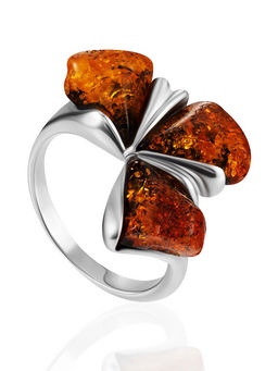 Эффектное кольцо из натурального балтийского янтаря зелёного цвета Сакура