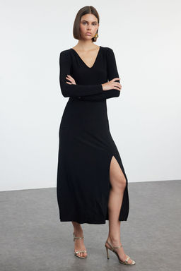 Trendyolmilla Siyah Duz V Yaka Etegi Volanl? Skater/Belden Ac?lan Esnek Maxi Orme Elbise TWOAW25EL00111 фото 2