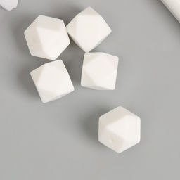 Цена за 5 шт. Бусина силикон Многогранник ярко-белая d=1,7 см - Арт узор фото 2