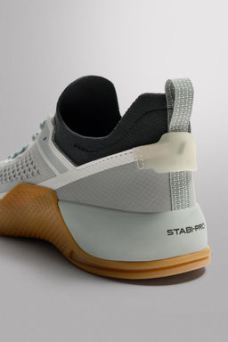 Кроссовки Zapatilla de Entrenamiento серые