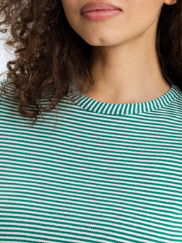 Укороченная футболка в рубчик в зеленую полоску - Mark formelle фото 4