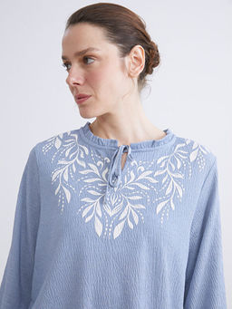 Ba?lamal? Yaka ?i?ekli Bluz