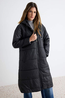 Siyah Regular Kal_p Kap__onlu Su _tici Uzun _i_me Mont TWOAW24MO00136