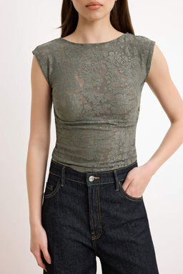 Haki Bask?l? Fitted/Vucuda Oturan Kay?k Yaka Buzgulu Crop/K?sa Dantel Orme Bluz TWOSS26BZ00838