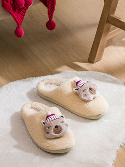 Ay? Fig?rl? Pel?? Kad?n Ev Terli?i