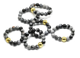 Кольцо на резинке из обсидиана снежного, шарик 4мм