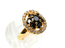Кольцо позолоченное "Екатерина" с чёрным цирконом и белым, размер 16