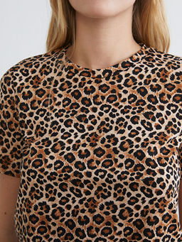 Bisiklet Yaka Leopar Desenli Kad?n Ti??rt