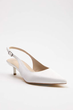 Beyaz Sivri Burun Kad?n 4 cm Kitten Topuklu Ayakkab? TAKSS25TO00005