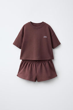 CONJUNTO CAMISETA Y BERMUDA INTERLOCK / Vino