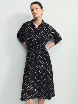 Приталенное платье с принтом в горошек / Zarina