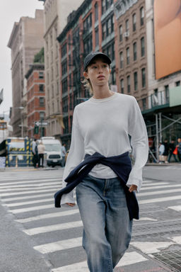 CONTRAST NECK T-SHIRT