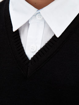 Черный вязаный жилет для мальчика