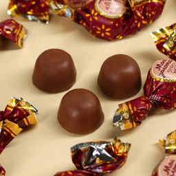 Конфеты шоколадные Самой прекрасной на 8 марта в коробке с бантом, 200 г.