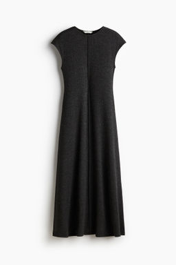 Vestido de punto con manga japonesa