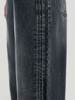 Джинсы LOOSE FIT со средней посадкой / Zarina