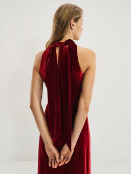 Платье из бархата с воротником халтер / Zarina