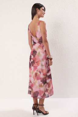 Cok Renkli Fitted/Vucuda Oturan Soyut Fiyonklu Maxi Tul Esnek Orme Elbise TWOSS25EL00361