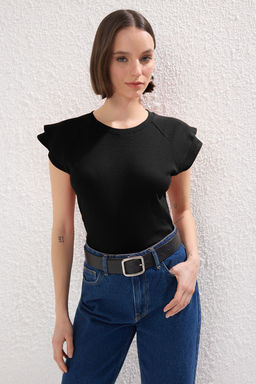 Trendyolmilla Siyah Kollar? F?rf?rl? Fitted/Vucuda Oturan Fitilli Orme Bluz TWOSS25BZ00483