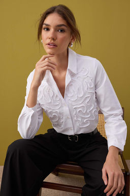 Beyaz Dokulu Oversize Dokuma Gomlek TWOAW26GO00019
