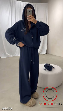 Спортивный женский костюм