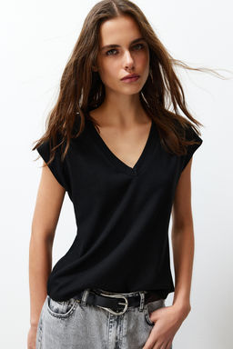 Siyah Viskoz/Yumusak Kumas Fitted/Vucuda Oturan Ay Kol V Yaka Esnek Orme Bluz TWOSS24BZ00433