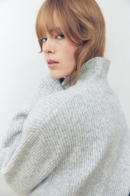 Jersey con hombreras y cuello perkins - H&m фото 4