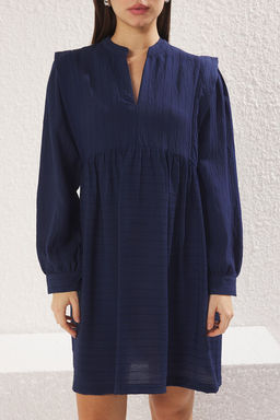 TRENDYOLMILLA Yesil Duz Rahat Kesim V Yaka Mini Dokuma Elbise TWOSS25EL00049 фото 3