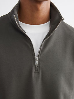 Dik Yaka Erkek Sweatshirt