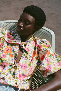 CAMISA ESTAMPADO FLORAL LAZOS / Multicolor