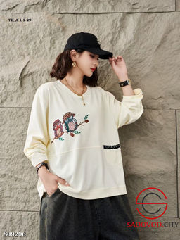 Женский пуловер с круглым вырезом и вышивкой - Bruno фото 2