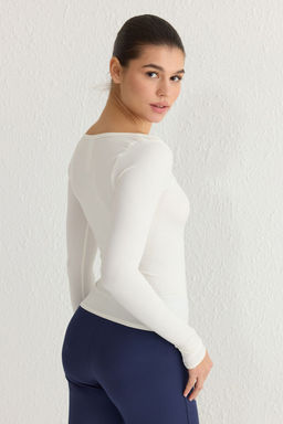 TRENDYOLMILLA Beyaz Seamless/Dikissiz Uzun Kollu Orme T-Shirt THMSS25TS00003  фото 10