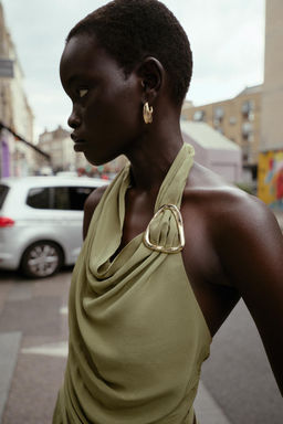 HALTER TOP WITH KNOT AND HARDWARE DETAIL - Zara фото 4