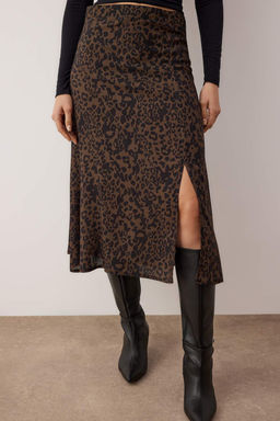 TRENDYOLMILLA Siyah Y?rtmac Detayl? Cicek Desenli Viskon Kumasl? Midi Dokuma Etek TWOSS20ET0230 фото 26