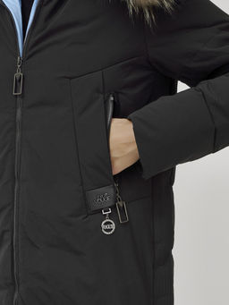 Куртка ПРЕМИУМ КЛАССА зимняя с мехом ЕНОТА, черного цвета - Mtforce фото 13