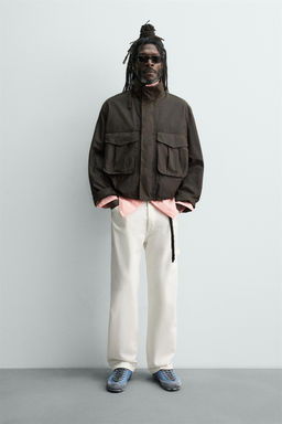 CAZADORA CROPPED FIT EFECTO ENCERADO AARON LEVINE X ZARA / Marr?n