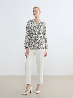 Ba?lamal? Yaka ?i?ekli Bluz