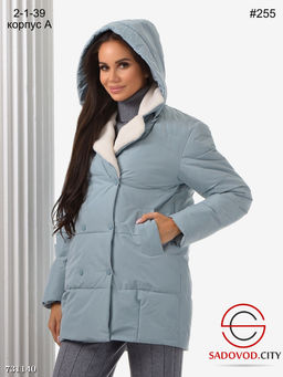 Весенняя женская куртка с меховым воротником