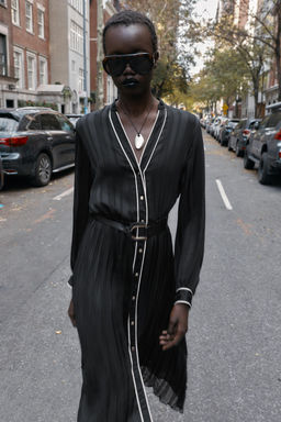 PLEATED MIDI DRESS WITH CONTRAST PIPING BELT - Zara фото 2