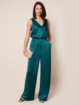 Топ из плотного полуматового сатина, скроенный по косой