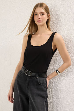 TRENDYOLMILLA Siyah Regular/Normal Kal?p Orme Atlet TWOSS25AL00043