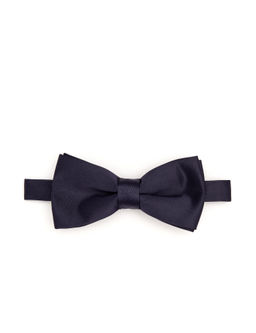 Темно-синий костюм с галстуком-бабочкой и поясом