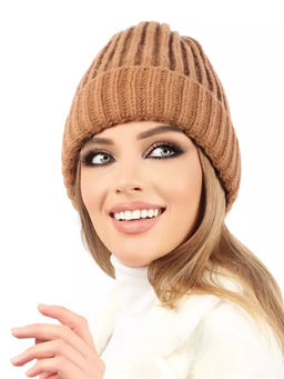 Объемная вязаная шапка бини с отворотом