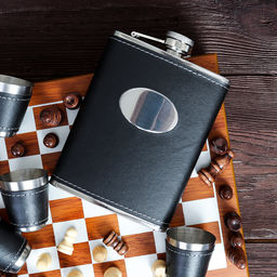 Набор подарочный Шахматы Фляжка 200 мл с шахматами + 4 стопки 25 мл , воронка / FL-172 /уп 20/