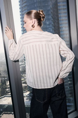 Limited Edition Ekru Cizgili Dugme Detayl? Mevsimlik Dokuma Bluz TWOSS26BZ00220